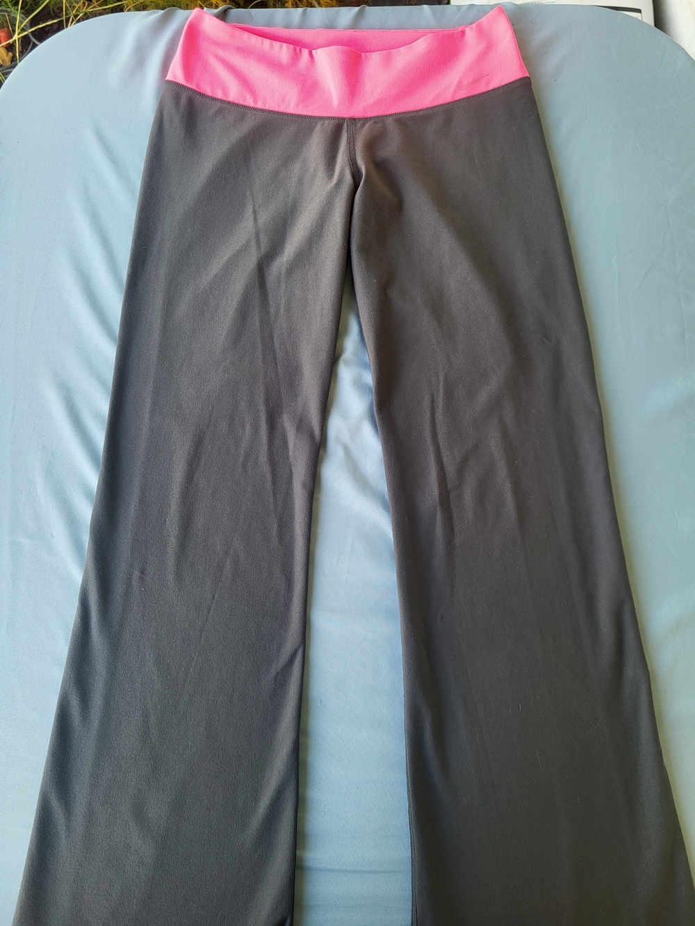 Nike Dri-FIT Ten Less Plastic Bottles One Legendary Flare Yoga Pants Size M